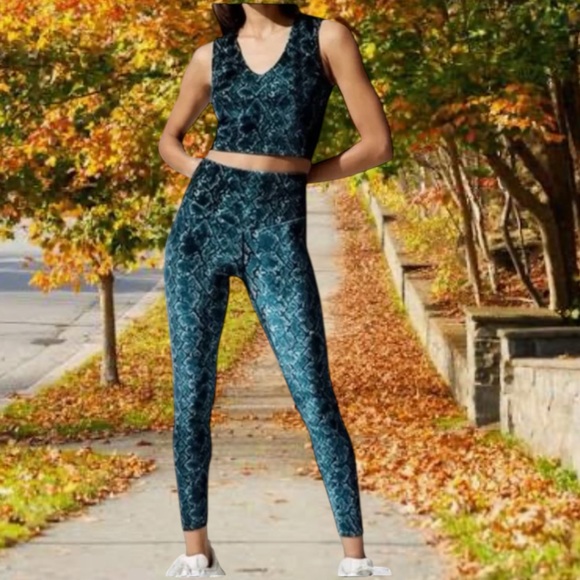 Carbon38 velvet snakeskin print tank & leggings set - Picture 10 of 11